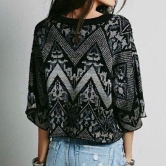 Free People Women Sz M Black Faeri Superstar Geometric Boxy Cropped Sweater - Picture 9 of 9